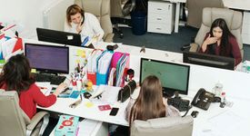 La permanence téléphonique réinventée, grâce à l’IA, tout comme l’analyse des conversations téléphoniques