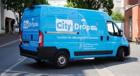 Chez City-Drop, Emma, agent IA de location de véhicules utilitaires, répond 24H/24h et gère les demandes de clients de A à Z