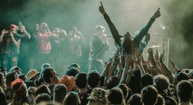 AXS, la billetterie d’AEG arrive en France. Live Nation et Ticketmaster mettent la pression