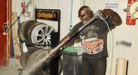 Je n'ai jamais été aussi bien accueilli dans un garage. A l'atelier d'Ombreval, chez Rabah