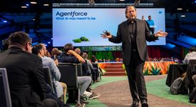 Salesforce layoffs, customer service. Marc Benioff remplace 4000 de ses salariés affectés au service client