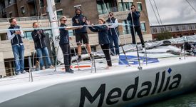 Medallia tente l’expérience sponsoring et soutient la navigatrice Pip Hare au Vendée Globe