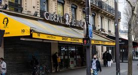 Gibert, qui va fermer, donne raison à Alain Souchon, 26 ans après Rive Gauche