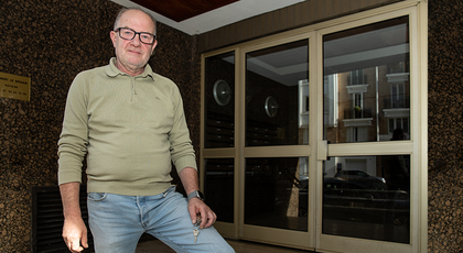 Demande à Bogdan. De la part de Bogdan. Les gardiens d'immeubles sont attachés à leur cage dorée...