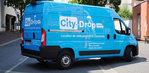 Chez City-Drop, Emma écoute les clients 24H/24h. Louer un utilitaire ne se passe pas toujours comme prévu