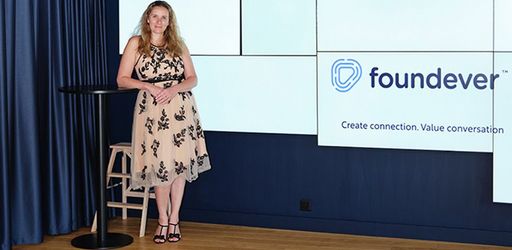 Claire Calméjane, le nouvel agent conversationnel de Foundever, en France.