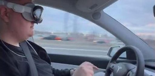 Maquillage, envoi de SMS ou activités sexuelles. Ce que font les conducteurs au volant, quand ils ont les mains libres