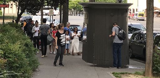 The public toilet from hell. Sanisette JC Decaux in Paris