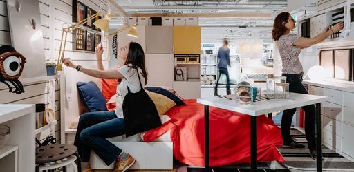 «Dans 200 ans, il y aura encore des familles avec des enfants, qui auront besoin de tables, de chaises»