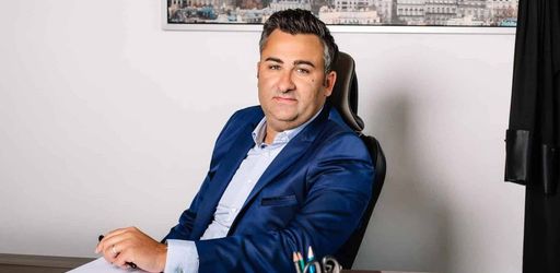 Arnaud Delomel, Sylvie Noachovitch défendent les victimes des arnaques aux faux conseillers