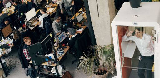 Intercom racheté par Salesforce. Dialo racheté par personne