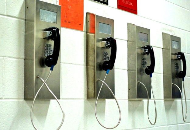 Call-center et agents bien formés et motivés. À Saran, en prison, on recrute des « clients »