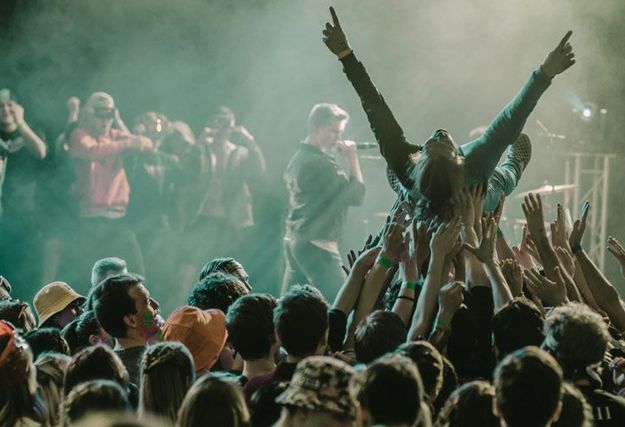 AXS, la billetterie d’AEG arrive en France. Live Nation et Ticketmaster mettent la pression