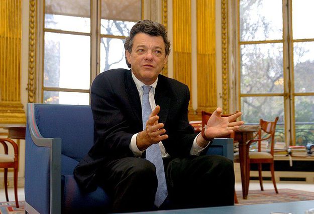 Nous allons aider les centres d'appels à gagner la bataille des services. Jean-Louis Borloo, en 2004