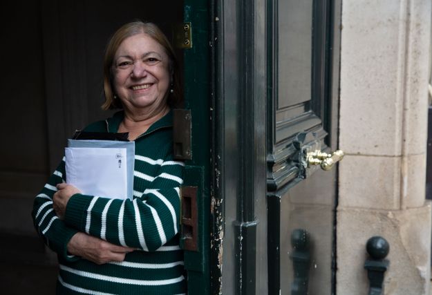 Come In, It's Open! "Marie-Thérèse, I'm expecting a package. What time will you be there?"