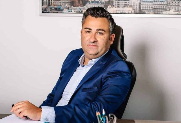 Arnaud Delomel, Sylvie Noachovitch défendent les victimes des arnaques aux faux conseillers