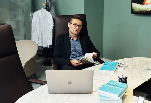 Il a écrit et publie le Lagarde et Michard de l'expérience client