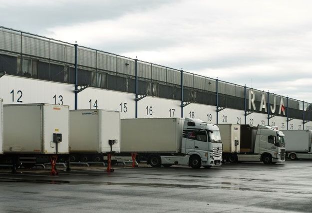 RAJA acquiert Retif et ses 88 boutiques. L’emballage, des cotillons et mannequins en omnicanal