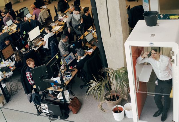 Intercom racheté par Salesforce. Dialo racheté par personne