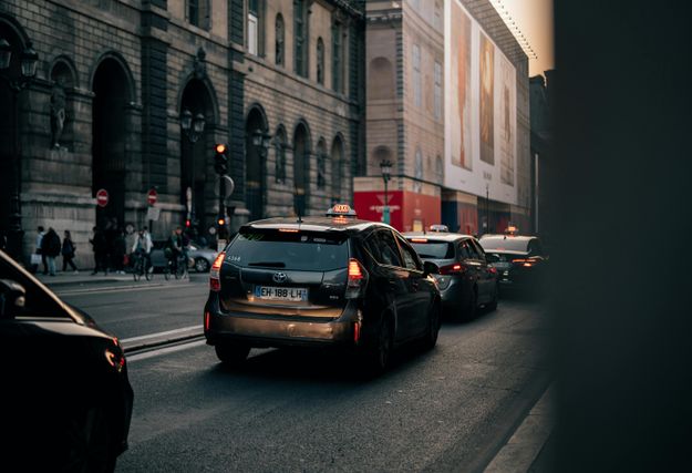 Why were the "White émigrés" so sought after as taxi drivers by the G7 taxi company in the 1930s? Why were the "White émigrés" so sought after as taxi drivers by the G7 taxi company in the 1930s?