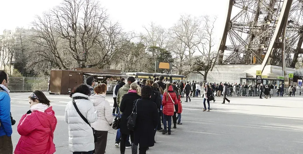 La file d’attente n’effraie plus forcément les clients, Nelly Rodi nous explique pourquoi
