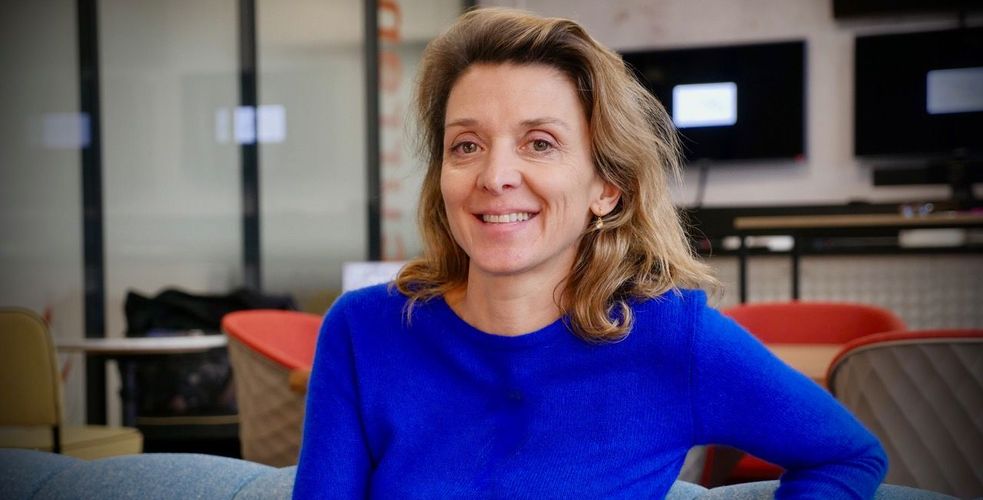 RCS, arnaques par téléphone. Chez Orange, le quotidien d'Amelia Newsom-Davis RCS, arnaques par téléphone. Chez Orange, le quotidien d'Amelia Newsom-Davis