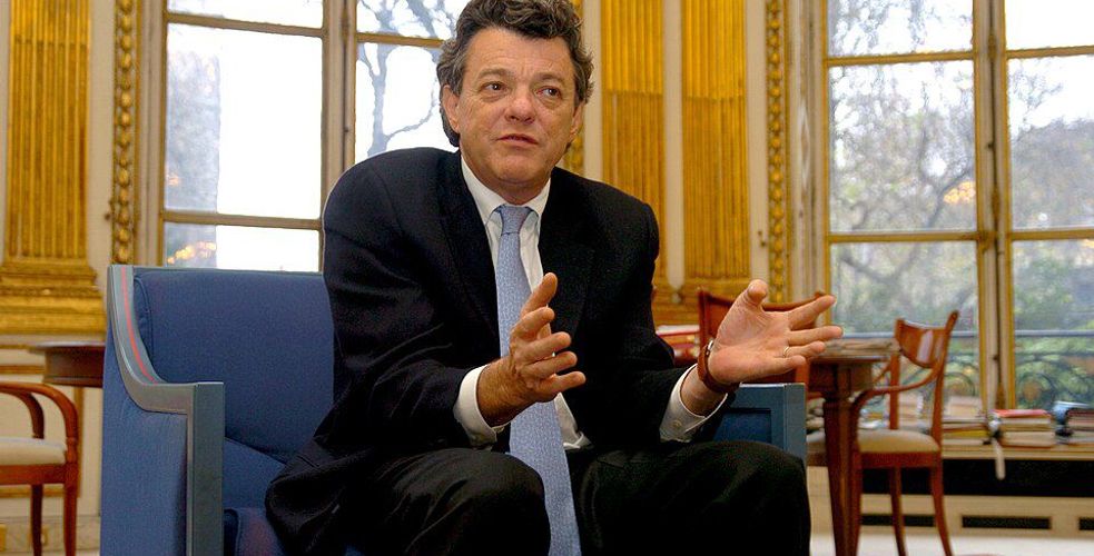 Nous allons aider les centres d'appels à gagner la bataille des services. Jean-Louis Borloo, en 2004