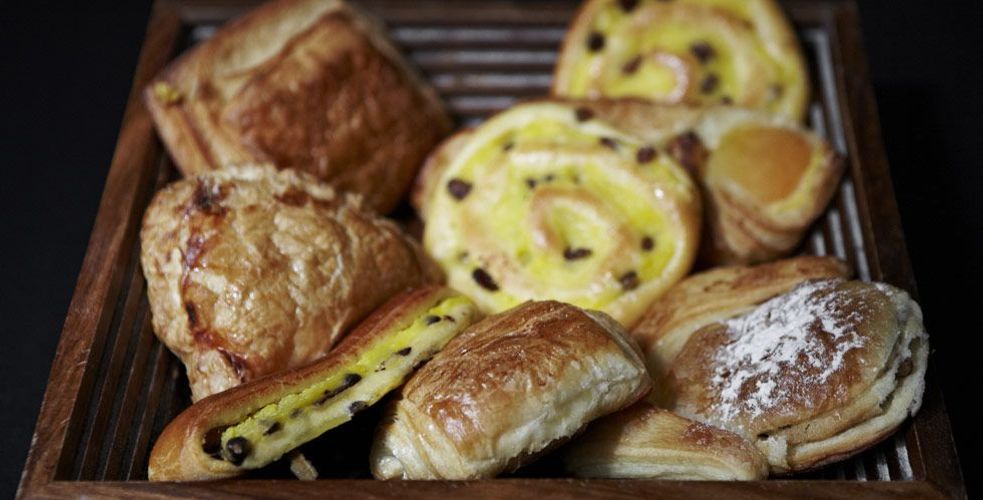 A la Flûte Enchantée. Tropézienne, croissants et Léa Salamé, ce et ceux qu'on y croise