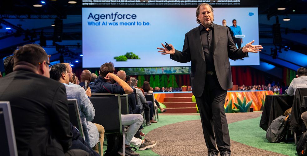 Salesforce layoffs, customer service. Marc Benioff remplace 4000 de ses salariés affectés au service client