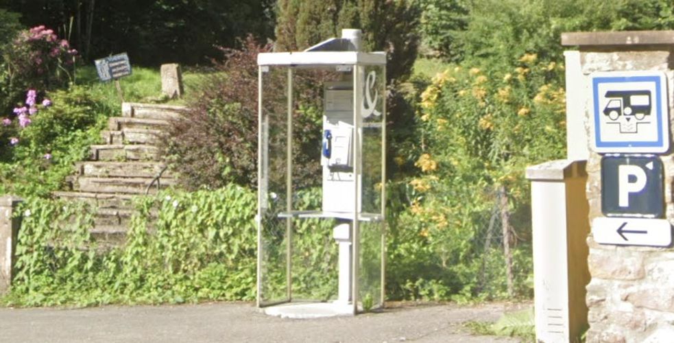 468, la dernière cabine téléphonique en fonction en France, à Murbach 468, la dernière cabine téléphonique en fonction en France, à Murbach
