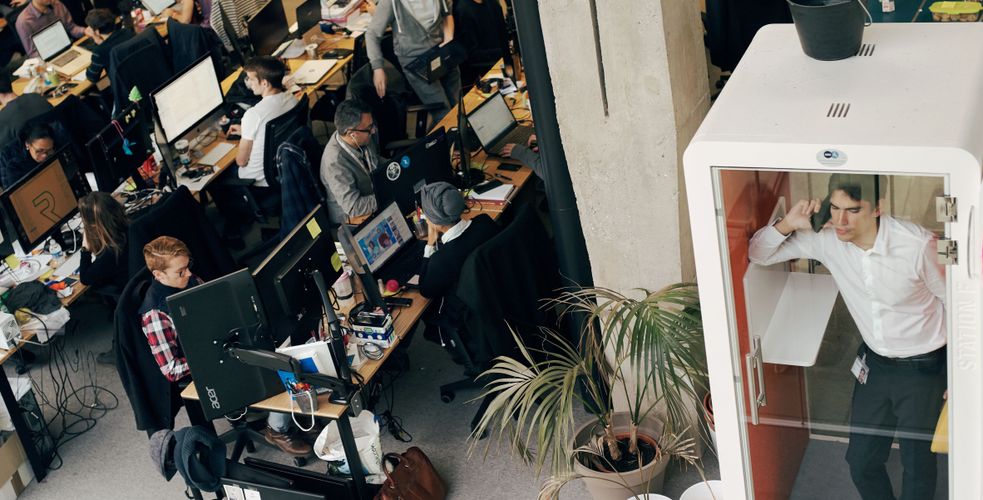Intercom racheté par Salesforce. Dialo racheté par personne