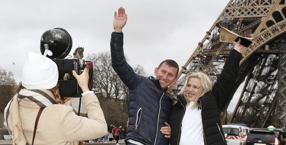 Paris to close its tourist office and replace it with a digital concierge service