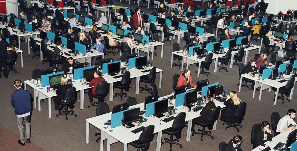 $1.38 Billion Quarterly Loss for Concentrix (CNXC). Ave IA, morituri call centers te salutant 