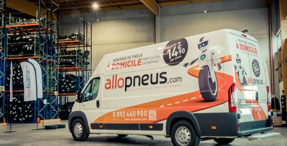 « Appels surtaxés, service client lamentable, pneus jamais livrés » : que se passe-t-il au service client d’Allopneus ?