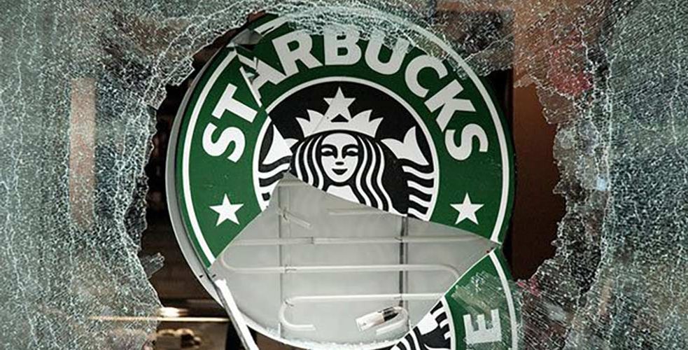 Chez Starbucks, Brian Niccol et Sara Trilling tentent de réparer l'expérience client, devenue déceptive